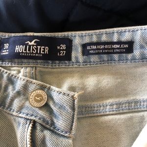 Hollister Ultra High-Rise Mom Jean